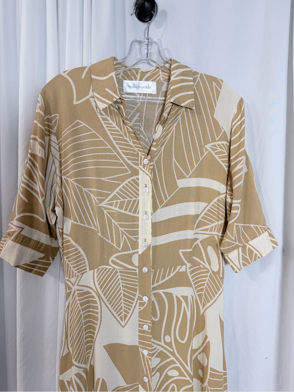 Walker & Wade Beige & Cream Tropical Button-Front Shirt Dress